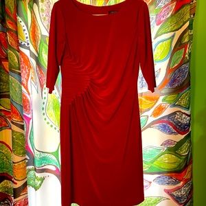 Beautiful red dress by Tahari Arthur S. Levine size 8 like new